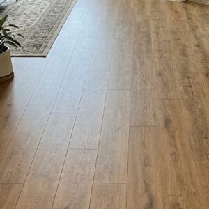 PISO FLOTANTE (80162) (CAJA X8 TABLAS)- 1215mm x 240mm x 8mm_ 2,3328m2